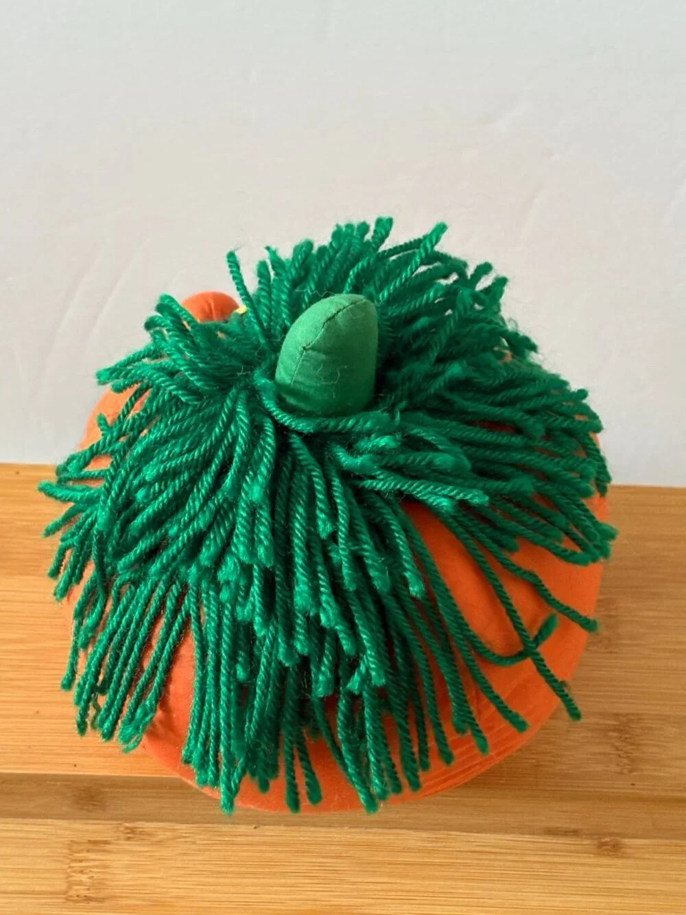 Grinners Pumpkin Halloween Plush Decor Green Yarn Hair Fabric 6 Inch 1995 Vtg